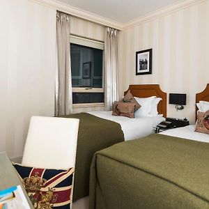Guest room classic style Twin or Single Beds